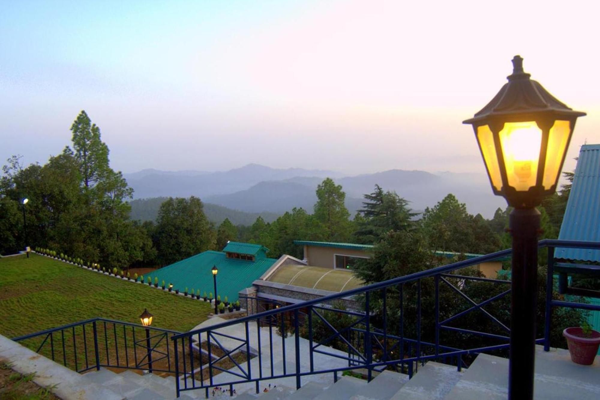 Blusalzz Escapade Anant Rasa Resort - Ranikhet Shitlakhet Dış mekan fotoğraf